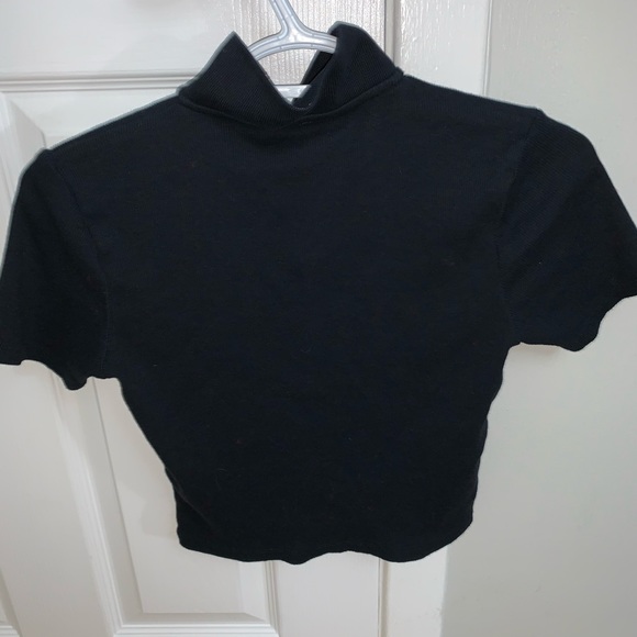 Black collard crop top - Picture 2 of 3